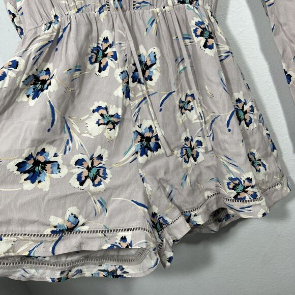 ASTR Romper Womens M Floral Gray Plunge Neck Tie Front Vacation Summer Y2K - Picture 2 of 7
